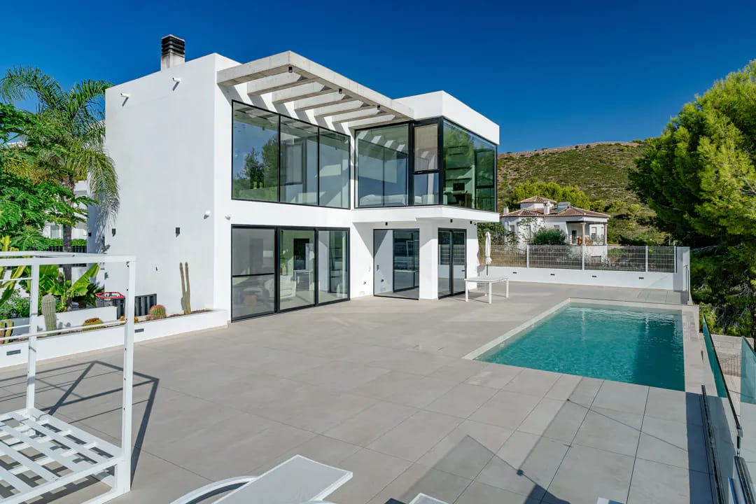 Luxury villa in Benitachell: space and privacy near Moraira