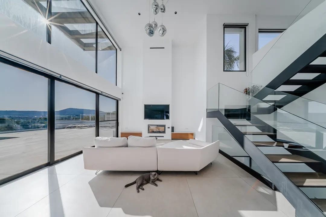 Luxury villa in Benitachell: space and privacy near Moraira