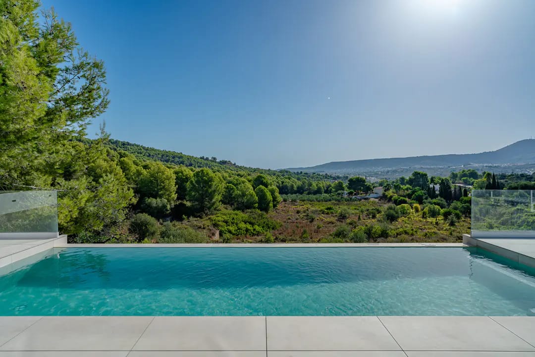 Luxury villa in Benitachell: space and privacy near Moraira