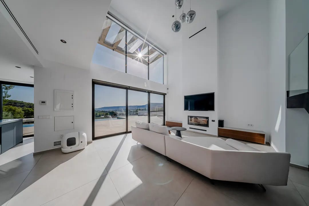 Luxury villa in Benitachell: space and privacy near Moraira
