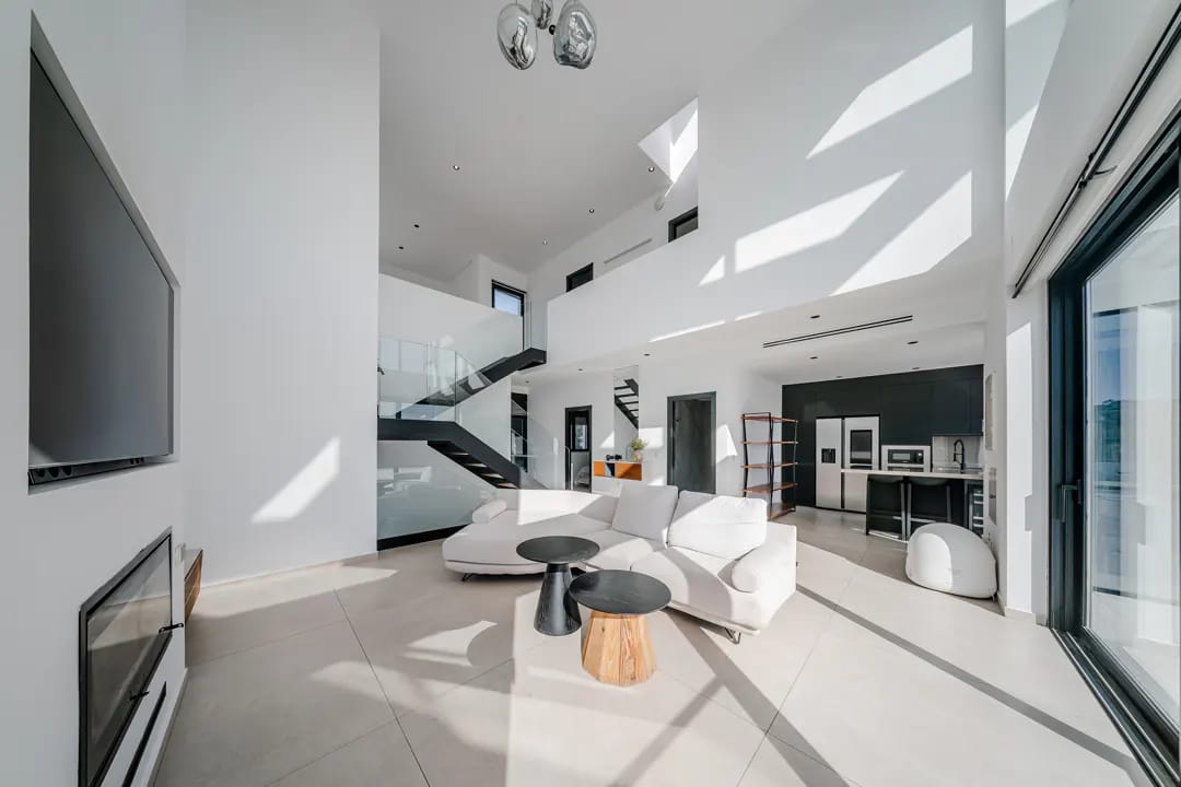 Luxury villa in Benitachell: space and privacy near Moraira