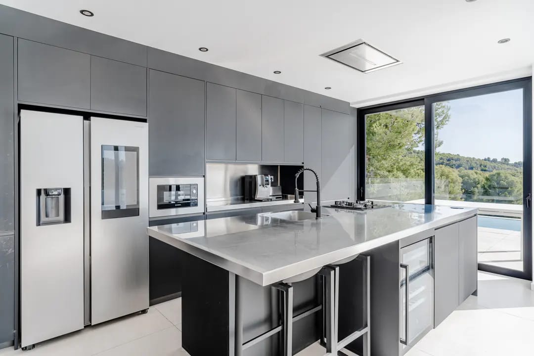 Luxury villa in Benitachell: space and privacy near Moraira