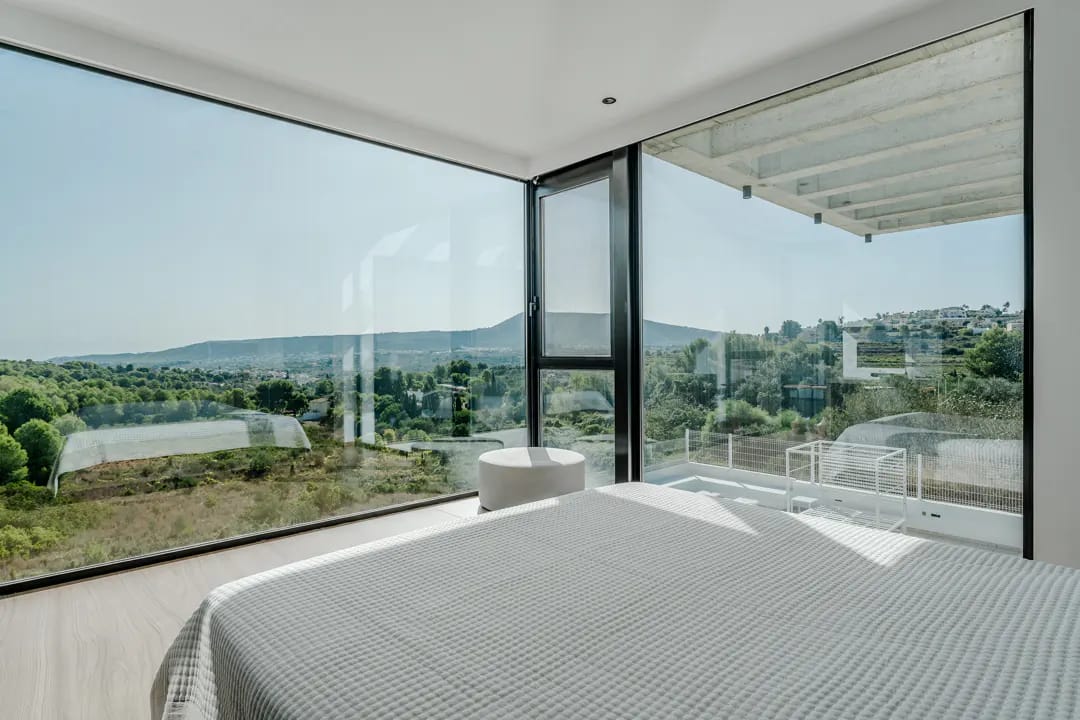 Luxury villa in Benitachell: space and privacy near Moraira
