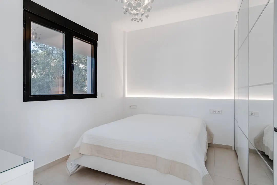 Luxury villa in Benitachell: space and privacy near Moraira