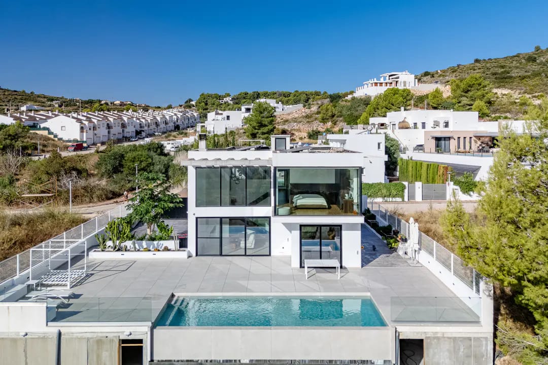 Luxury villa in Benitachell: space and privacy near Moraira