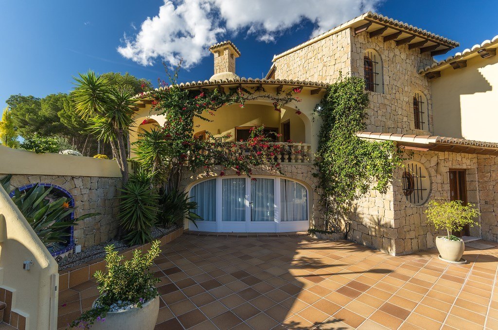Luxury Villa for Sale in Moraira, 3 Minutues Walk to Moraira Town
